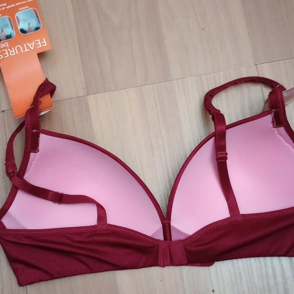 Red bra - Picture 2 of 3